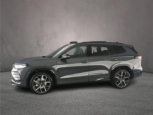 Volkswagen Tayron R-Line Edition 1.5 TSI eHybrid 272pk DSG Automaat Trekhaak, Panoramadak, Black Style, Adaptive cruise control, 360 camera, Navigatie