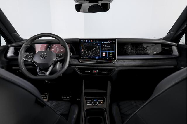 Volkswagen Tayron 1.5 eHybrid 272 PK R-Line Edition - Automaat | Black Style Pakket | S/K-Panodak | Elek. Trekhaak | Dig. Cockpit | Adapt. Cruise | Stoel-+Stuurverw. | PDC | 360 Camera | NAV+App. Connect | ECC | Elek. Klep | DAB | LM 20" | 0192