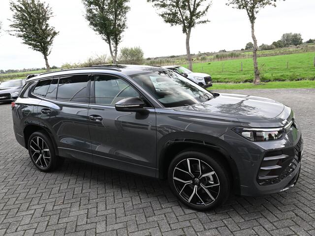 Volkswagen Tayron 1.5 eHybrid R-Line Edition NIEUW! Delphin Grey Pano ACC BSM Sfeerverl. Elektr.Klep Tr.haak VOL!!