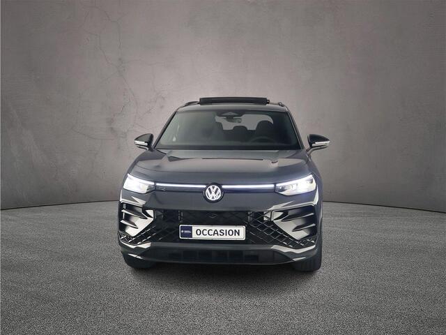 Volkswagen Tayron 1.5 eHybrid R-Line Edition 272pk DSG Automaat, Panoramadak, Rondomzicht camera, Trekhaak, Black style, Elektrische achterklep, Navigatie, App connect