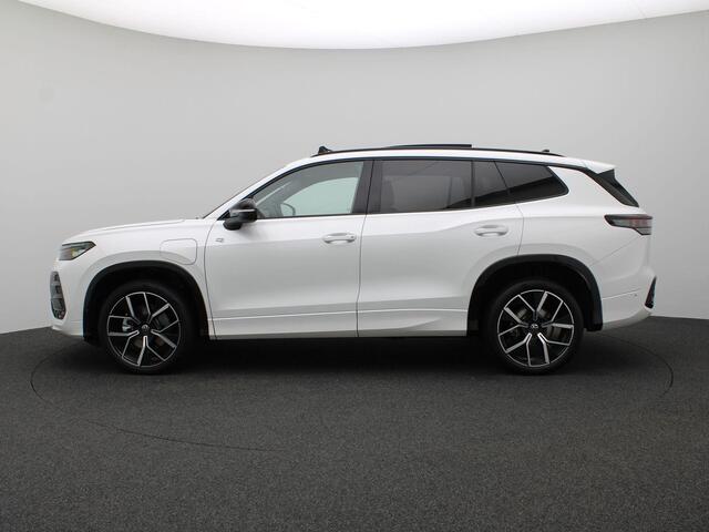 Volkswagen Tayron 1.5 eHybrid R-Line Edition 272PK DSG Pano-Schuifdak, Trekhaak, Black Style, Lederen Bekleding, Harman Kardon Audio, Achteruitrijcamera, Stoel-Stuurverwarming, Elekt. Achterklep, 20" LM Velgen