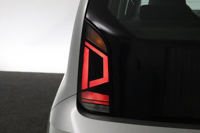 Volkswagen UP! 1.0 BMT move up! Executive, NL-auto, Airco, NAP