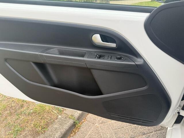 Volkswagen UP! 1.0 BMT high up!