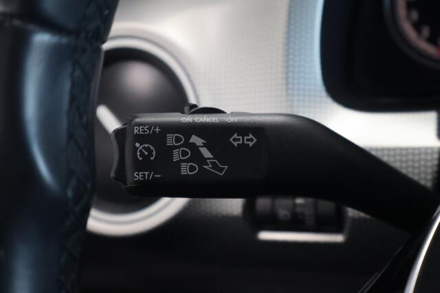 Volkswagen UP! 1.0 high up! | Cruise Control | Stoelverwarming | PDC