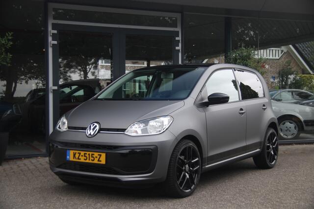 Volkswagen UP! 1.0 BMT move up! | Black Edition | AC | 17 LM |