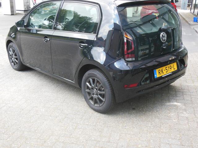Volkswagen UP! 1.0 BMT move up! Staat in De Krim