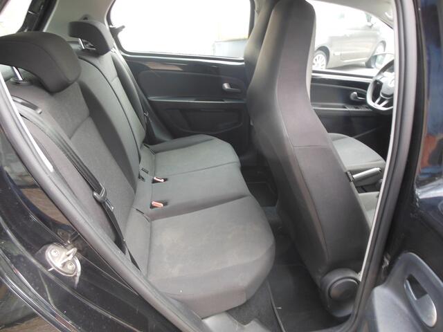 Volkswagen UP! 1.0 BMT move up! Staat in De Krim