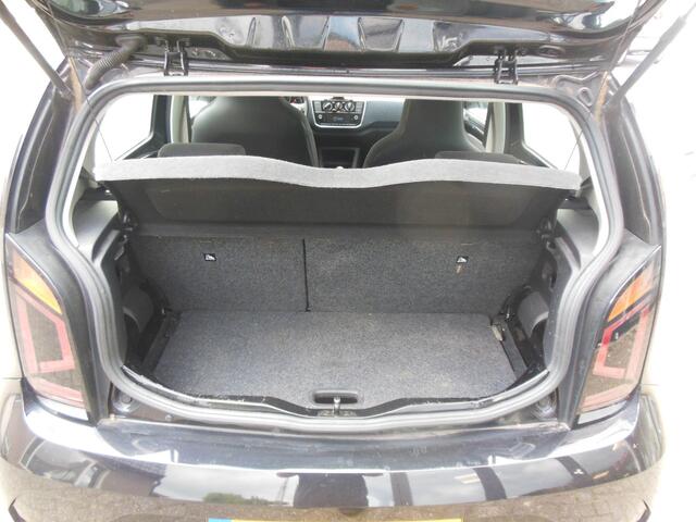 Volkswagen UP! 1.0 BMT move up! Staat in De Krim