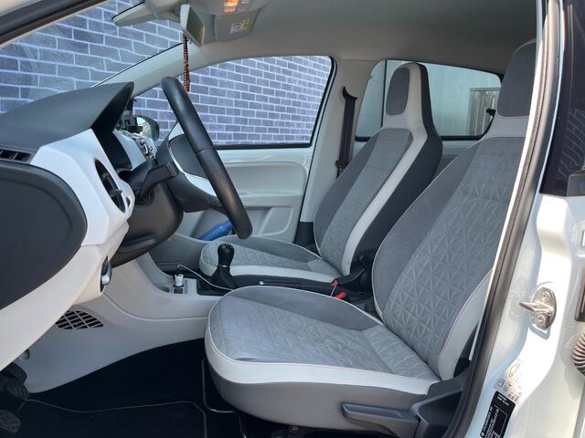 Volkswagen UP! 1.0 BMT up! beats / Bluetooth / 15'' LMV / LED Dagrijverlichting / Stuurbekrachtiging / Elektr. ramen / Airco / Radio