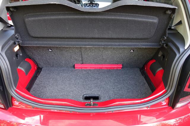 Volkswagen UP! 1.0 BMT up! beats, panoramadak, airco, PDC, Cruise control, Camera All season banden