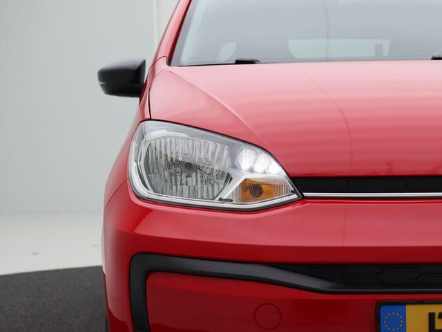 Volkswagen UP! 1.0 Automaat move up! | Camera | Cruise Control | Bluetooth | Parkeersensoren | Sportstuur | Privacy Glass | Airco | 48.147 Km