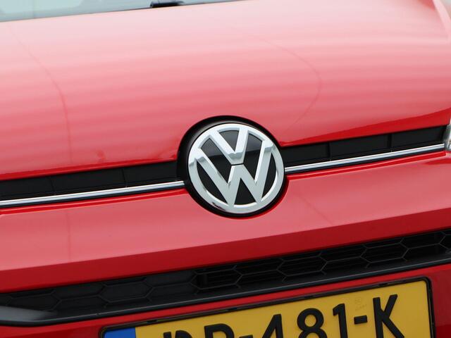 Volkswagen UP! 1.0 Automaat move up! | Camera | Cruise Control | Bluetooth | Parkeersensoren | Sportstuur | Privacy Glass | Airco | 48.147 Km