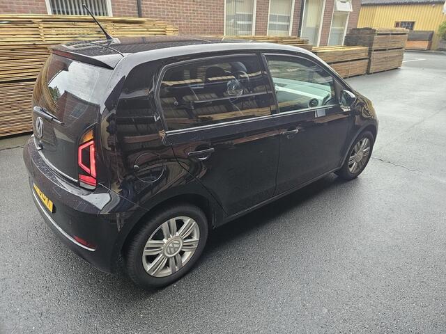 Volkswagen UP! 1.0 BMT high up! | Panoramadak | Cruise Control | Camera | Stoel Verwarming | Sensoren | Bluetooth | 15 Inch