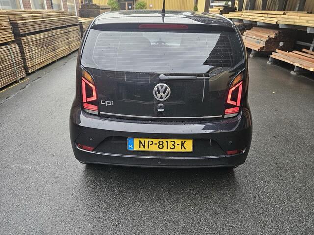 Volkswagen UP! 1.0 BMT high up! | Panoramadak | Cruise Control | Camera | Stoel Verwarming | Sensoren | Bluetooth | 15 Inch