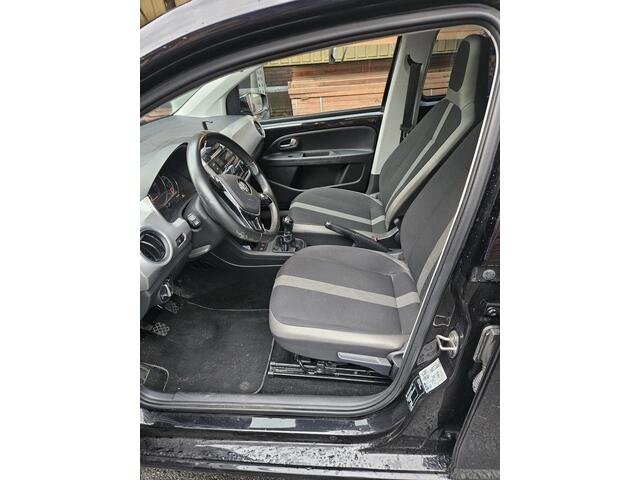 Volkswagen UP! 1.0 BMT high up! | Panoramadak | Cruise Control | Camera | Stoel Verwarming | Sensoren | Bluetooth | 15 Inch