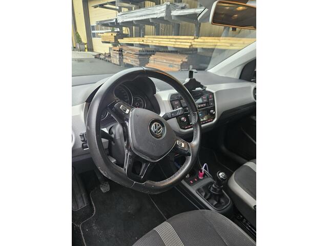 Volkswagen UP! 1.0 BMT high up! | Panoramadak | Cruise Control | Camera | Stoel Verwarming | Sensoren | Bluetooth | 15 Inch