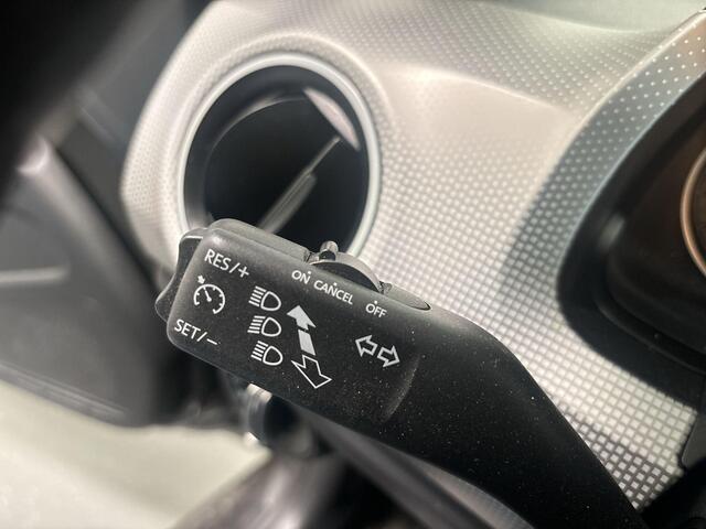 Volkswagen UP! 1.0 75pk BMT high up! Automaat · P-Sensoren · Airco · Elek. Ramen · Cruise Control · Telefoondock · 15'' Inch ·