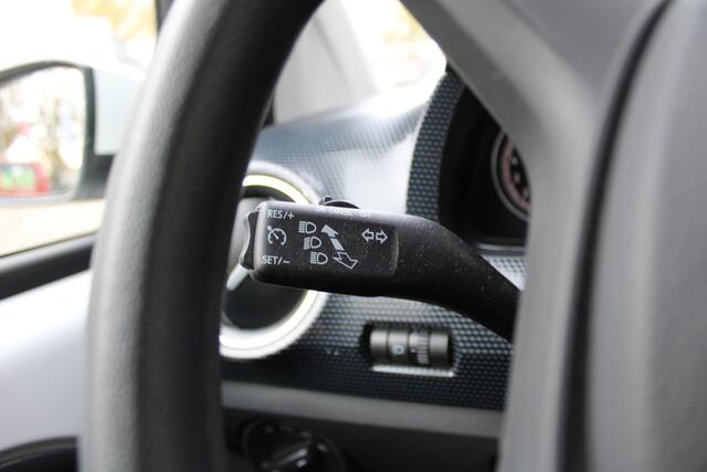 Volkswagen UP! 1.0 Clima/Cruise PDC/Blue tooth