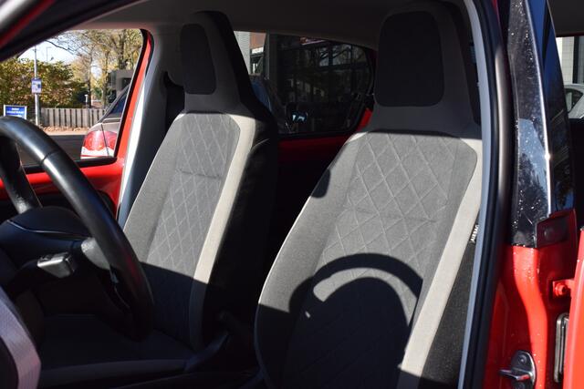 Volkswagen UP! e-Up! e-up! Style Sport | All-seasons | Stoelverwarming | Camera | 12 mnd BOVAG garantie | Whatsapp 06-53188999