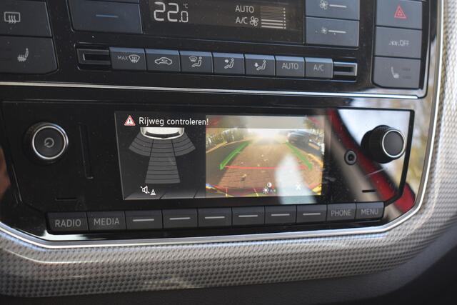 Volkswagen UP! e-Up! e-up! Style Sport | All-seasons | Stoelverwarming | Camera | 12 mnd BOVAG garantie | Whatsapp 06-53188999