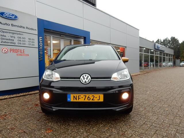 Volkswagen UP! 1.0 BMT high up! Color | Camera | Stoelverwarming | 17-Inch | Trekhaak | ISOFIX | Cruise |