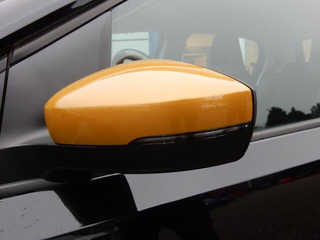 Volkswagen UP! 1.0 BMT high up! Color | Camera | Stoelverwarming | 17-Inch | Trekhaak | ISOFIX | Cruise |