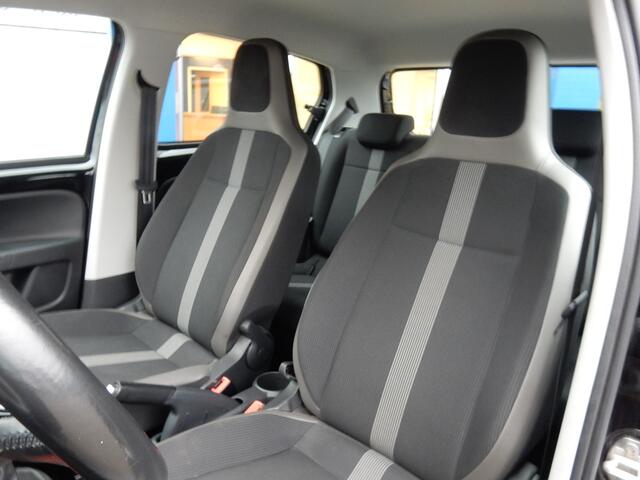 Volkswagen UP! 1.0 BMT high up! Color | Camera | Stoelverwarming | 17-Inch | Trekhaak | ISOFIX | Cruise |