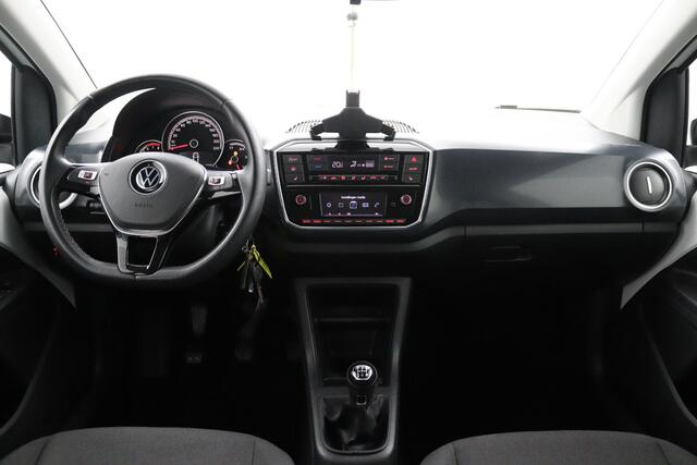 Volkswagen UP! 1.0 R-Line BOVAG Garantie | Stoelverwarming | Camera | Cruise Control | Lederen stuurwiel
