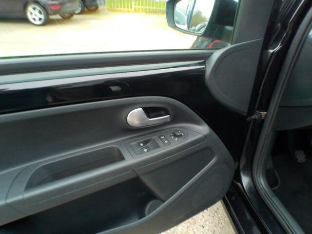 Volkswagen UP! 1.0 BMT move up!