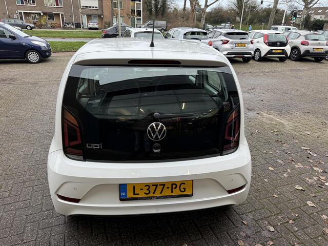 Volkswagen UP! 1.0 / Airco clima/ Cruise/ Navigatie via App/ Cruise/ PDC/ Camera