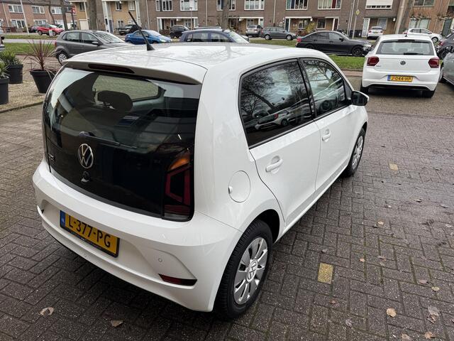 Volkswagen UP! 1.0 / Airco clima/ Cruise/ Navigatie via App/ Cruise/ PDC/ Camera