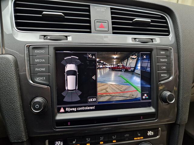 Volkswagen e-Golf *Leder* Warmtepomp / Stoelverwarming / Adapt. Cruise / LED / Keyless / Dynaudio / Camera / Navigatie / LMV