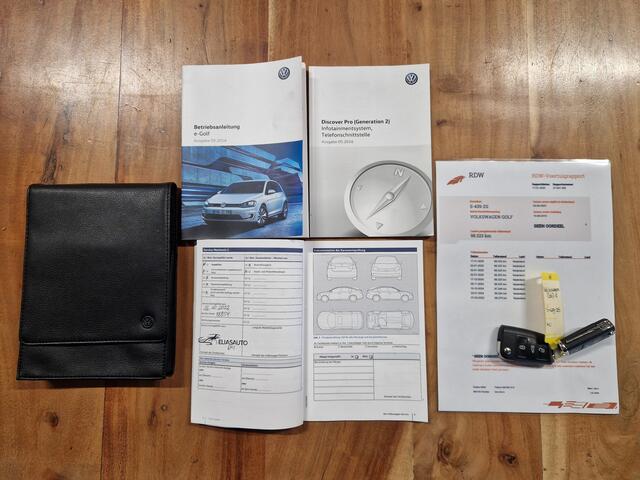 Volkswagen e-Golf *Leder* Warmtepomp / Stoelverwarming / Adapt. Cruise / LED / Keyless / Dynaudio / Camera / Navigatie / LMV