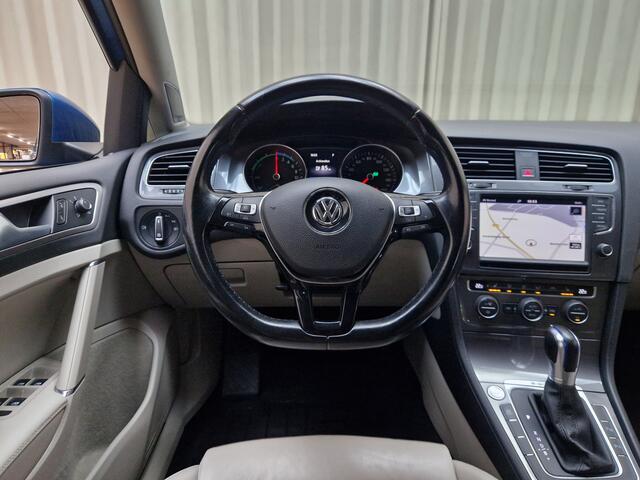 Volkswagen e-Golf *Leder* Warmtepomp / Stoelverwarming / Adapt. Cruise / LED / Keyless / Dynaudio / Camera / Navigatie / LMV
