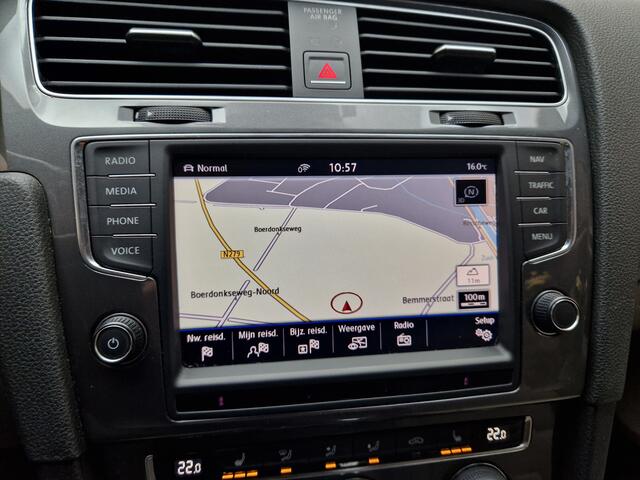 Volkswagen e-Golf *Leder* Warmtepomp / Stoelverwarming / Adapt. Cruise / LED / Keyless / Dynaudio / Camera / Navigatie / LMV