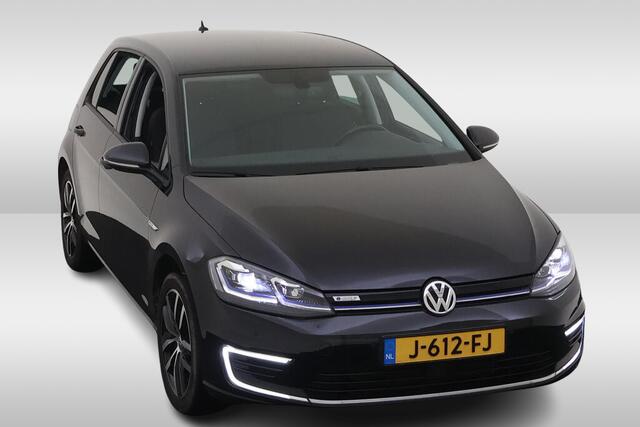 Volkswagen e-Golf E-DITION Navigatie / Parkeersensoren / Voorruitverwarming / LED / Clima / 17"LM