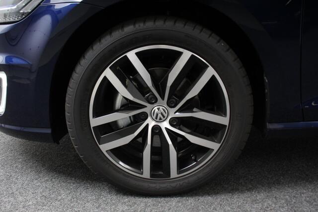 Volkswagen e-Golf Edition | Navigatie | Bluetooth | Cruise control | LMV | Camera | PDC | Digitale Cockpit