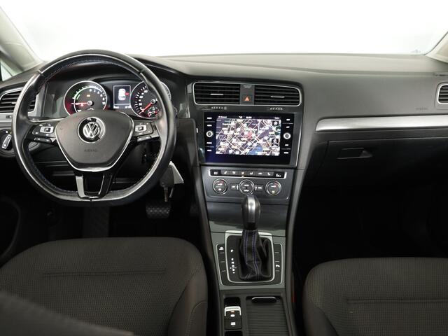 Volkswagen e-Golf E-DITION 136 pk | Navigatie | Parkeersensoren | Adaptieve cruise control | Stoelverwarming |