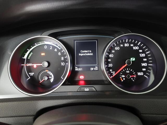Volkswagen e-Golf E-DITION 136 pk | Navigatie | Parkeersensoren | Adaptieve cruise control | Stoelverwarming |