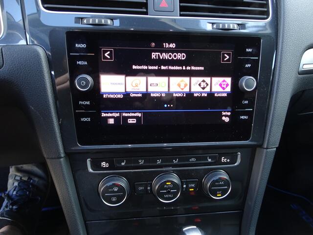 Volkswagen e-Golf E-DITION Automatische airco, navigatie, lederen bekleding, parkeersensoren voor en achter, licht metalen velgen, enz.