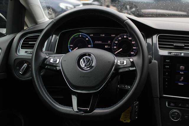 Volkswagen e-Golf E-DITION / CarPlay / Virtual Cockpit / Warmtepomp / 17'' / Parkeerhulp V+A / Stoelverwarming / DAB / ACC
