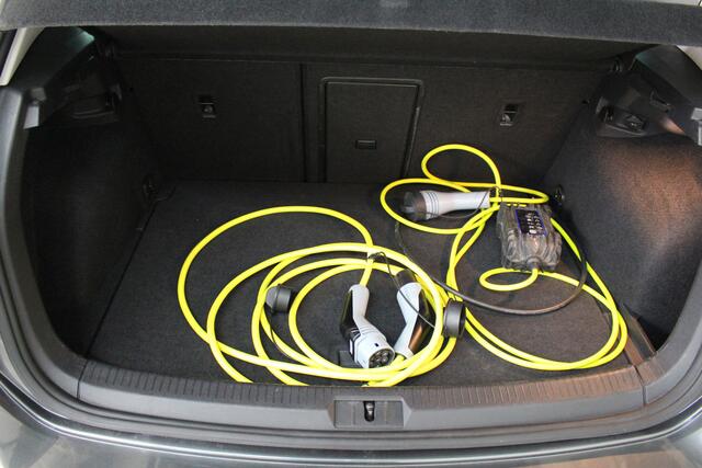 Volkswagen e-Golf E-Golf DSG | Airco | PDC+Camera | Leder | Side Assist |Stoelverw.