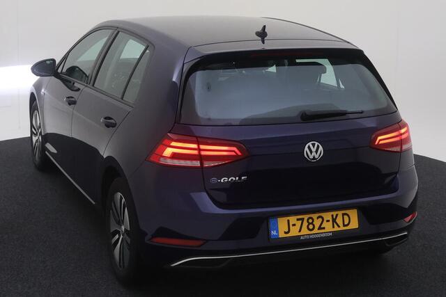Volkswagen e-Golf E-DITION / Digitaal dashboard / LED / Navigatie / Camera / Parkeersensoren V+A / Warmtepomp /