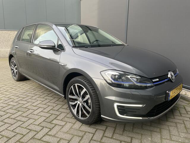 Volkswagen e-Golf E-DITION Automaat / Climate control - Cruise control adaptive - Park. sensoren V+A - Navigatie full map - MF Lederen stuurwiel - Ramen en Spiegels Elektrisch - V-stoelen verwarmbaar - Bluetooth