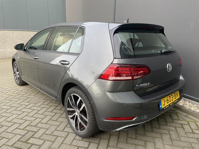 Volkswagen e-Golf E-DITION Automaat / Climate control - Cruise control adaptive - Park. sensoren V+A - Navigatie full map - MF Lederen stuurwiel - Ramen en Spiegels Elektrisch - V-stoelen verwarmbaar - Bluetooth