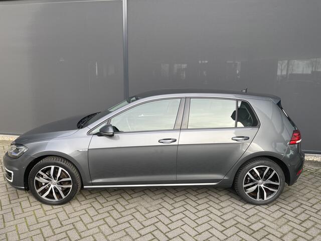 Volkswagen e-Golf E-DITION Automaat / Climate control - Cruise control adaptive - Park. sensoren V+A - Navigatie full map - MF Lederen stuurwiel - Ramen en Spiegels Elektrisch - V-stoelen verwarmbaar - Bluetooth