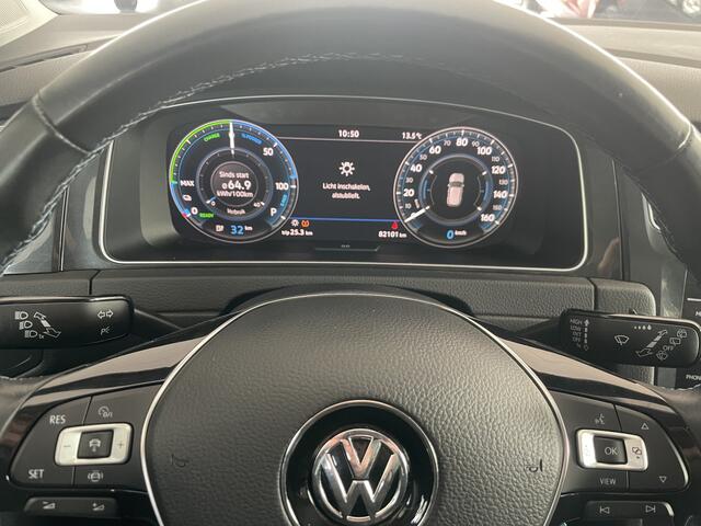 Volkswagen e-Golf E-DITION Automaat / Climate control - Cruise control adaptive - Park. sensoren V+A - Navigatie full map - MF Lederen stuurwiel - Ramen en Spiegels Elektrisch - V-stoelen verwarmbaar - Bluetooth