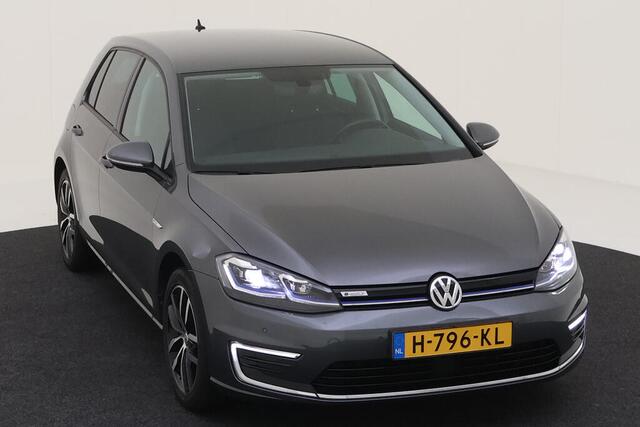 Volkswagen e-Golf E-DITION / WARMTEPOMP/ CAMERA/ PARK. SENSOREN/ DIGITAL DASHBOARD/ ADAPT. CRUISE/ LED/ NAVI/ CLIMA/ 17" LMV