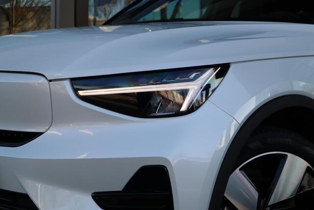 Volvo C40 Single Motor Extended Range Plus l Warmtepomp l Adaptieve Cruise Control met Pilot Assist l Blind Spot Information System l Panoramadak l Verwarmbare voorstoelen l Verwarmbaar stuurwiel l Park Assist voor + achter met camera l 2-zone Electronic Climate Co