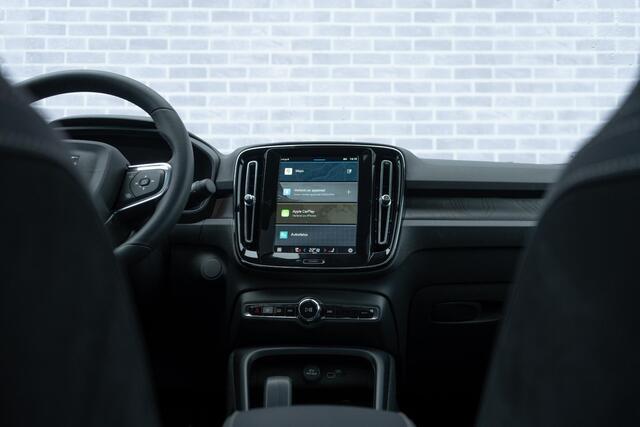 Volvo C40 EC40 Single Motor Ext. Range Plus 82 kWh | Verwarmbare stoelen | Warmtepomp | 20" wielen | Donker glas | Panoramadak | Parkeercamera |